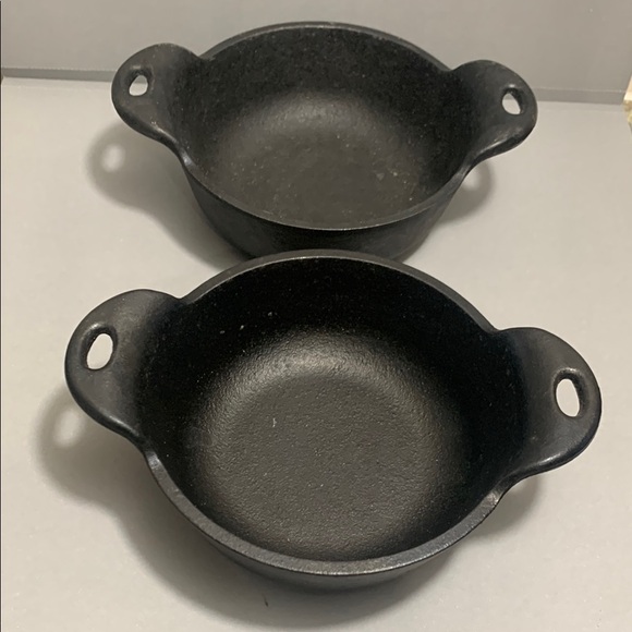 Mini Cast Iron Set of 2 Lodge USA HMSB skillet to table set matte black pots - Picture 2 of 5